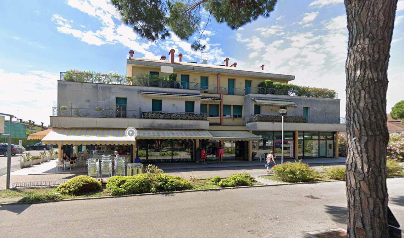 Negozio fronte via Fausta a Ca' Savio