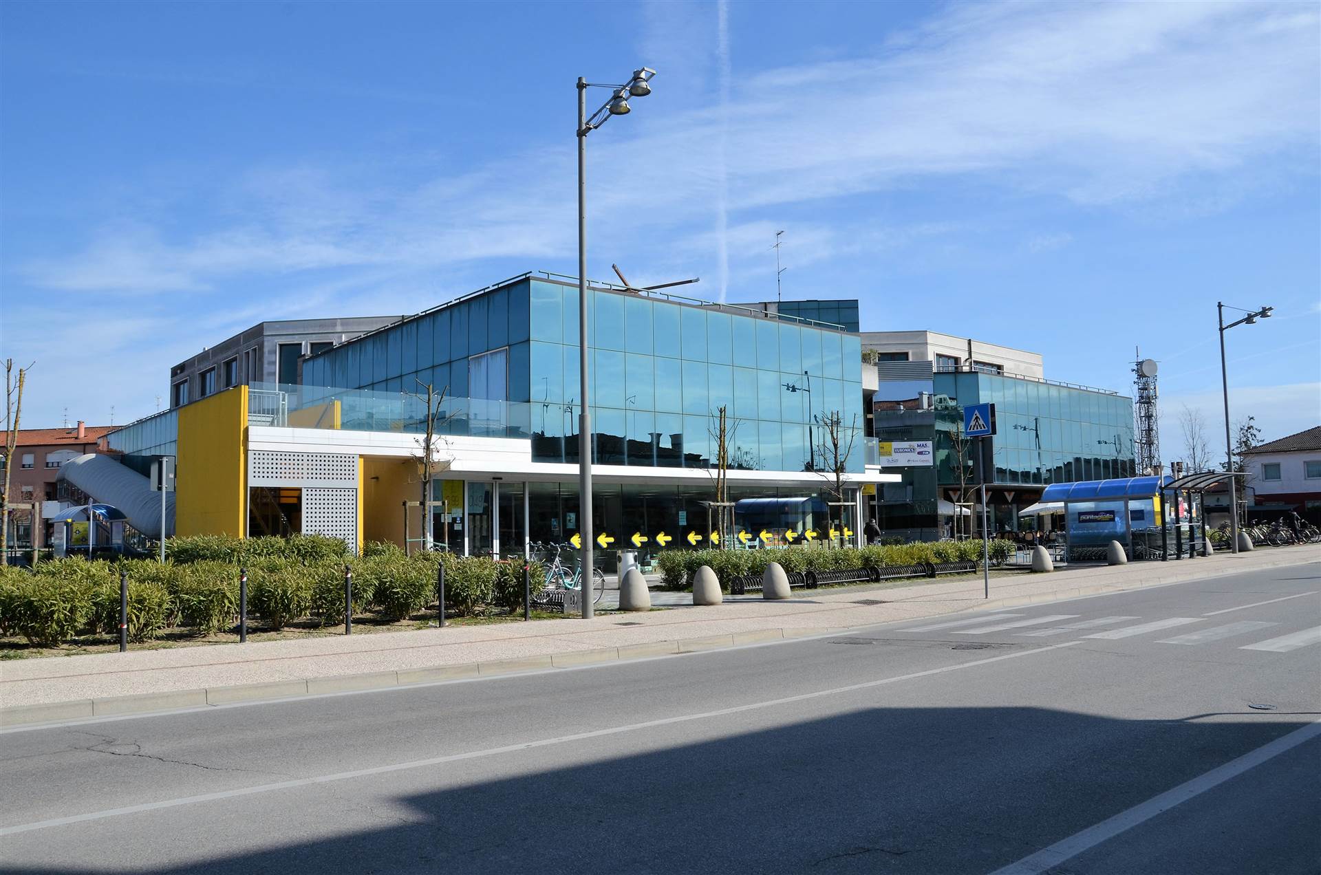 Negozio fronte via Fausta a Ca' Savio