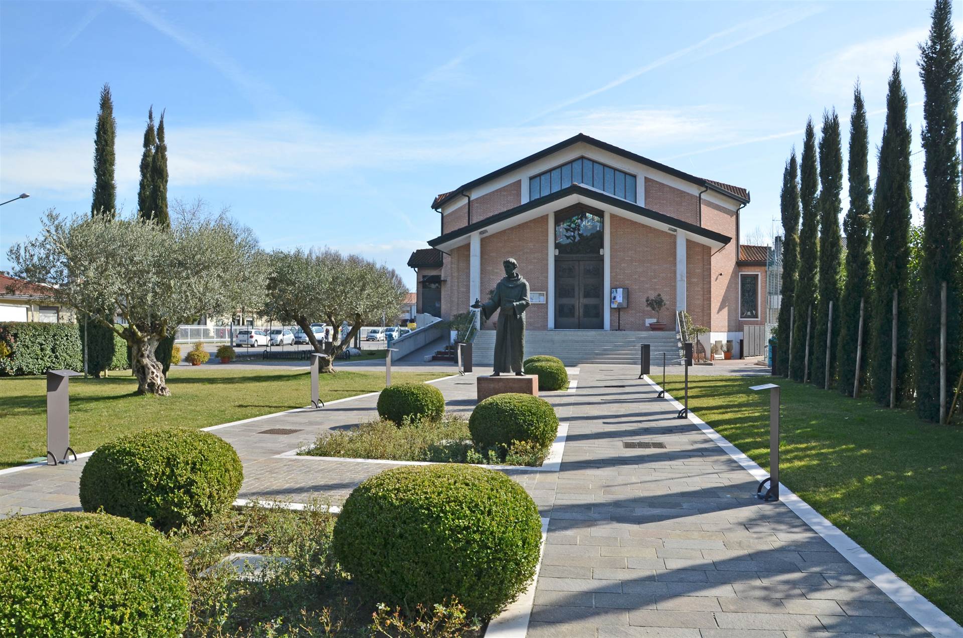 Negozio fronte via Fausta a Ca' Savio